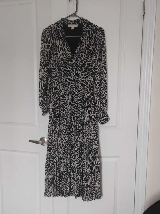 Michael Kors Dresses & Skirts - Michael Kors Black and White Printed Wrap-Style Midi Dress
